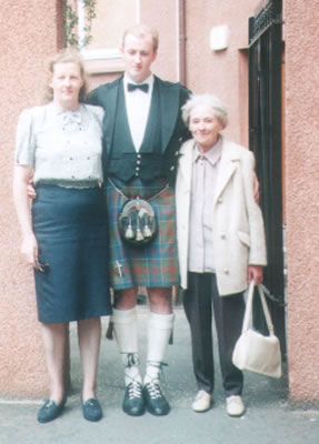 Mum, me and Gran outside Meadowside Halls (my fourth year accommodation)